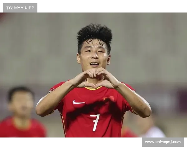 武磊绝杀后脱衣庆祝,露出口号“永不放弃”引共鸣