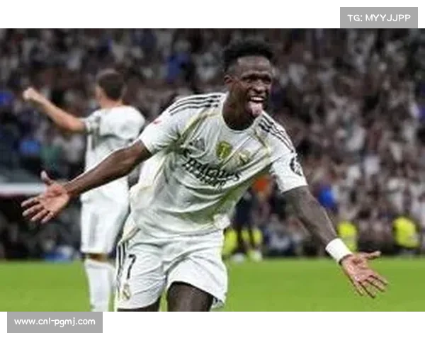 皇马对阵本菲卡比赛中断近10分钟，维尼修斯庆祝引发冲突